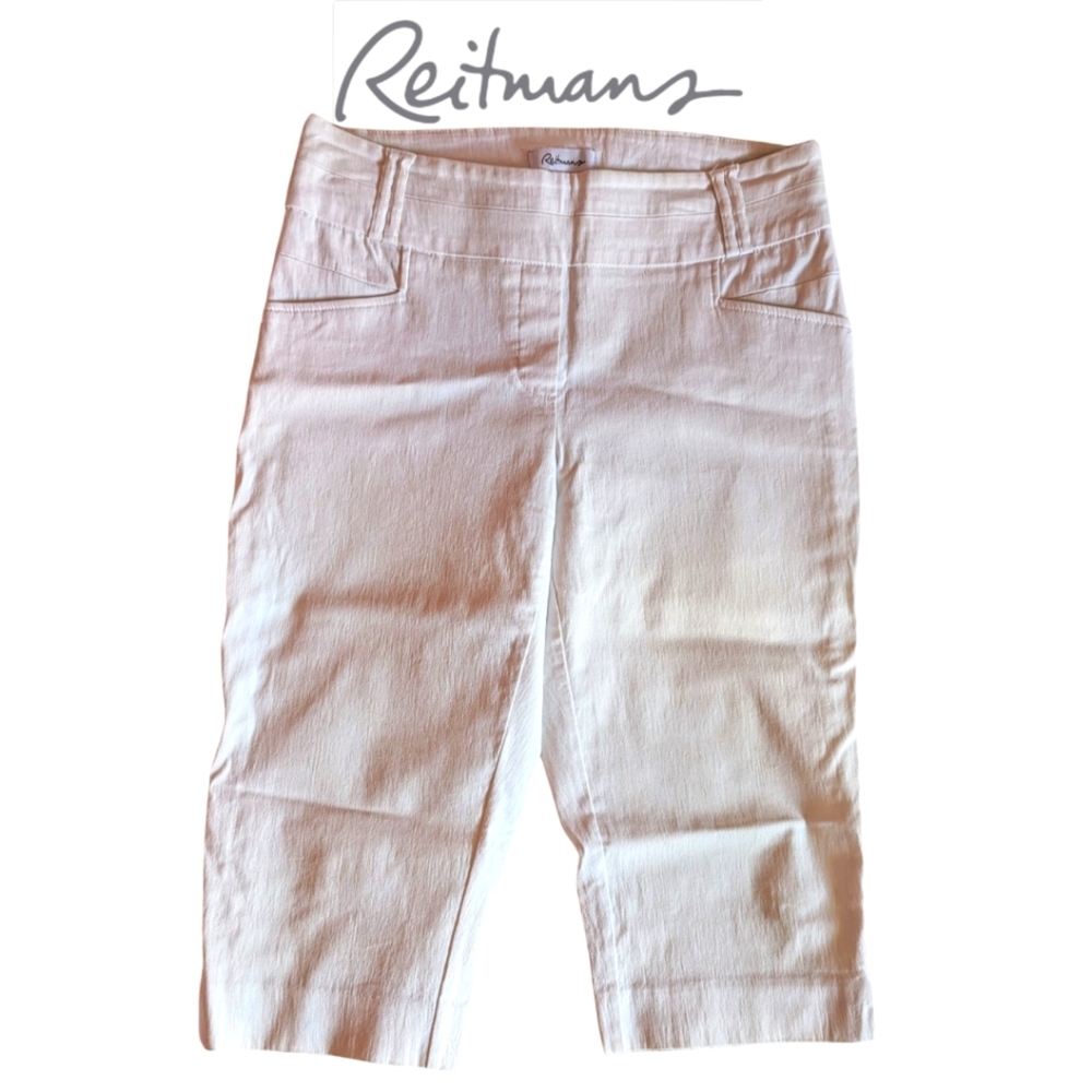 Reitmans size 8 Petite white, pull on capri style shorts, EUC